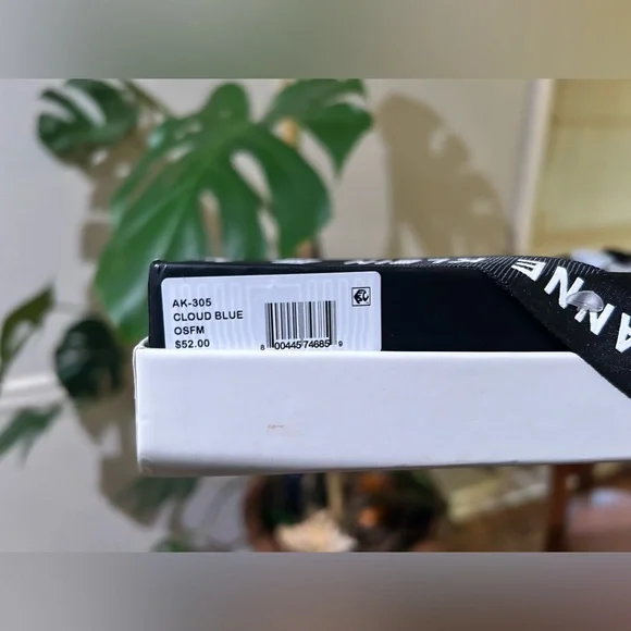 Anne Klein winter hat and gloves NEW in box. - Picture 2 of 3